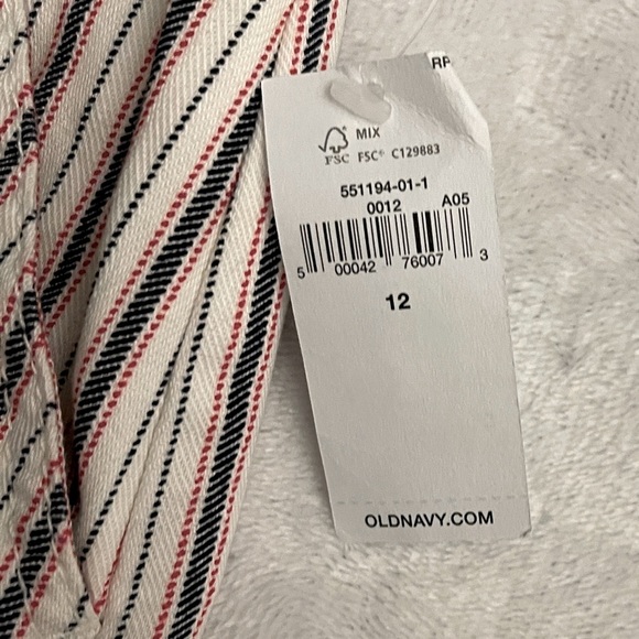Old Navy White Button Up Shorts With Red And Blue Pinstripes, Size 12, 4” Inseam - Picture 3 of 5
